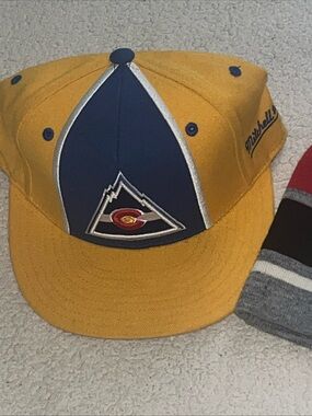 RARE MITCHELL&NESS FITTED CAP  COLORADO AVALANCHE VINTAGE CAP VERY HARD TO FIND